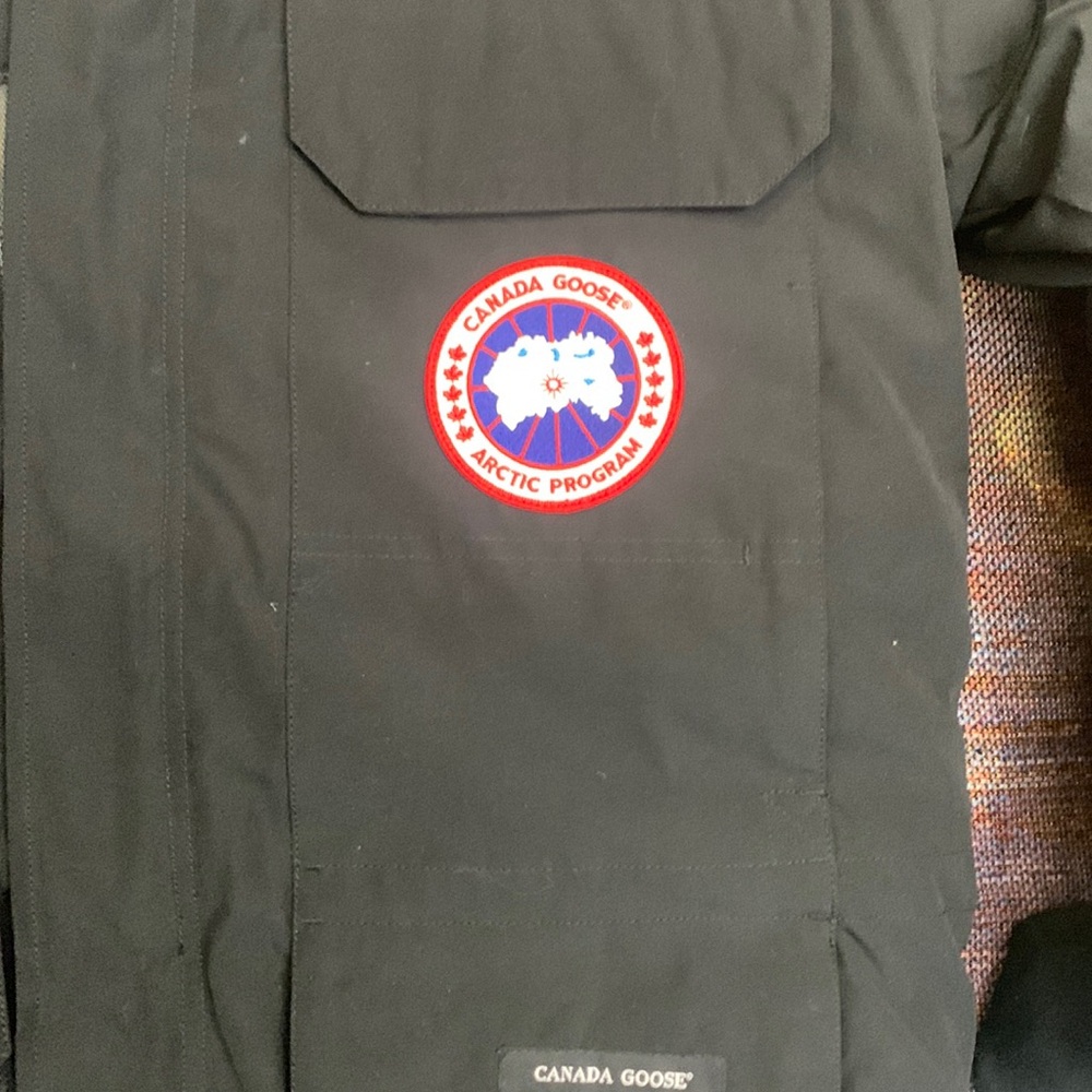 Outdoor sports hooded Canada goose adventure down jacket, good windproof effect - Picture 3 of 5